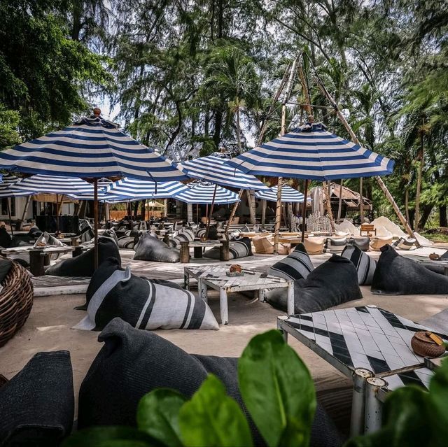 Cave Beach Club คาเฟ่ ชิลริมหาดพัทยา