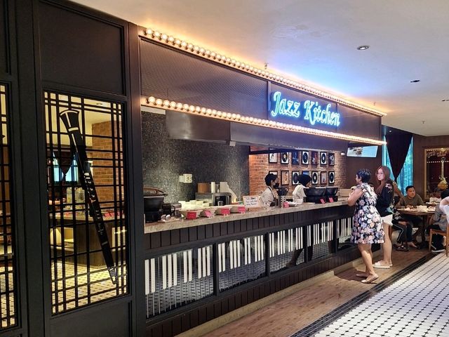 A Groovy Breakfast at Jazz Hotel!