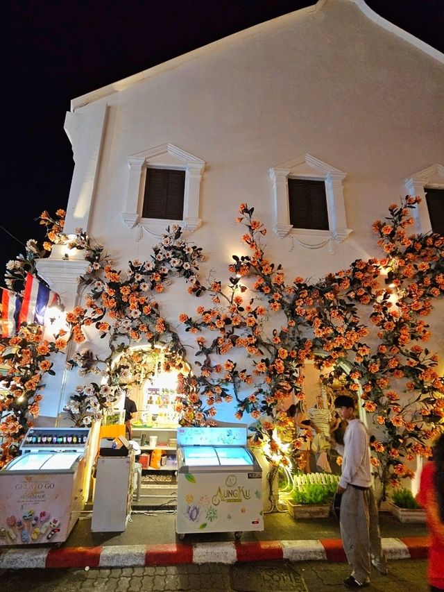 Phuket Old Town – Heritage Vibes, Street Art & Night Market Fun