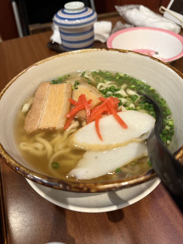沖繩料理體驗‼️享受民謠🤩阿古豬必點