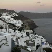 🌅 Oia, Santorini – Sunset Dreams on the Cliffside