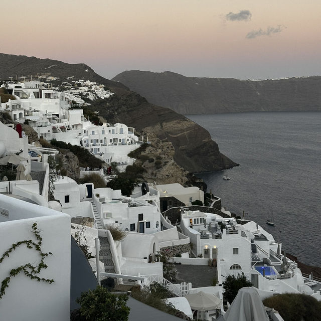 🌅 Oia, Santorini – Sunset Dreams on the Cliffside
