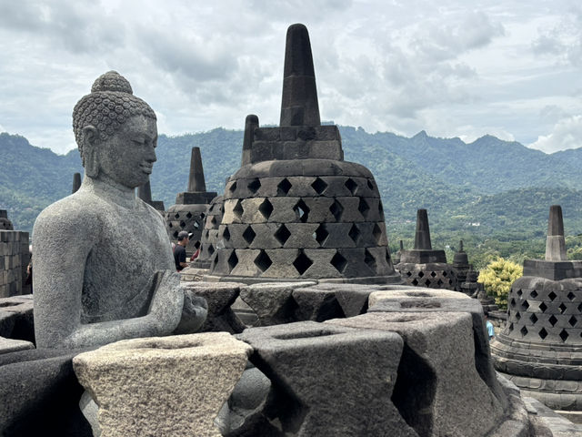 Epic Temple Hopping in Yogyakarta: Borobudur & Prambanan 🛕✨