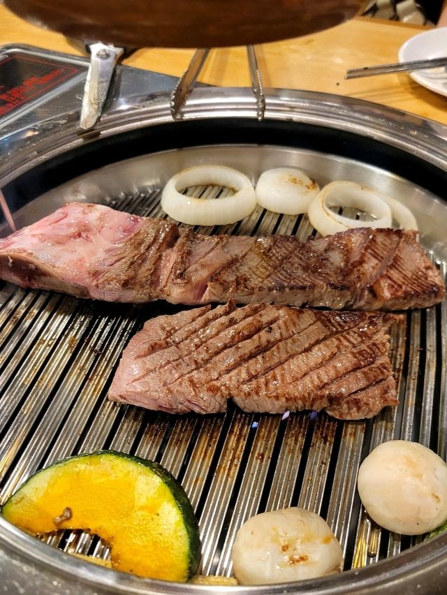 地道韓國餐廳風格🐄韓牛拼盤肉香四溢必試