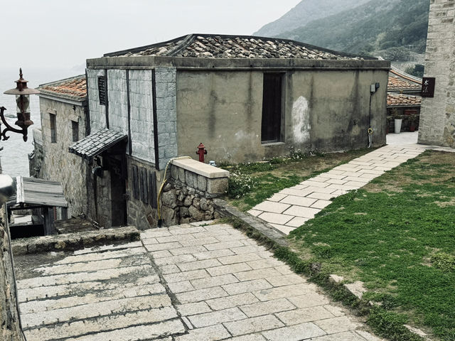 馬祖北竿｜芹壁石屋壓頂：石為瓦鎮，風為伴侶；島嶼歲月的質樸印記