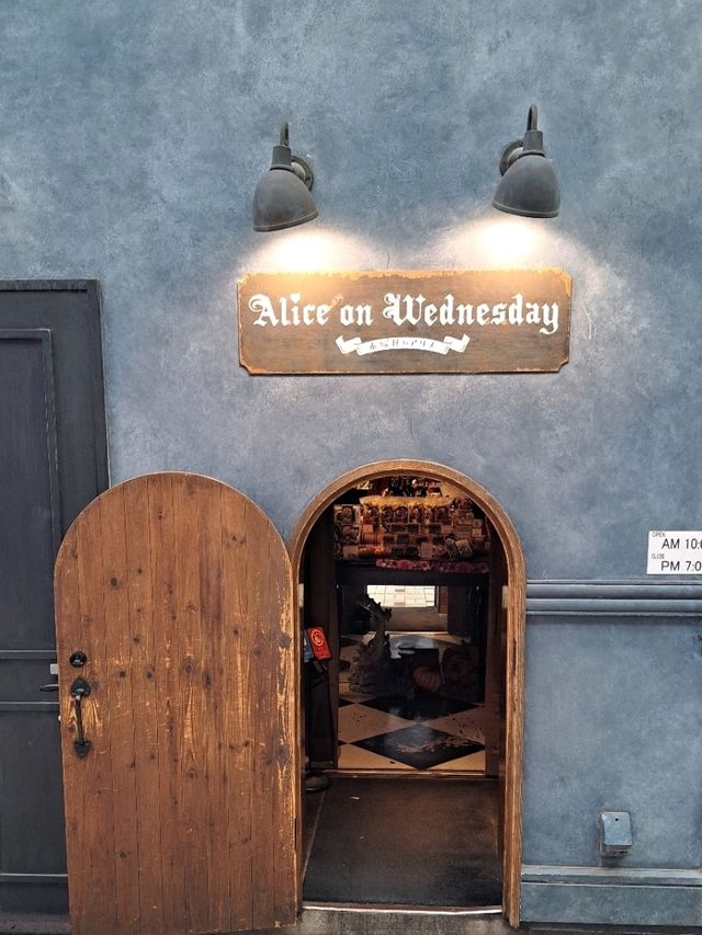 น่ารักจนละลาย Alice on Wednesday ย่าน Osu Street