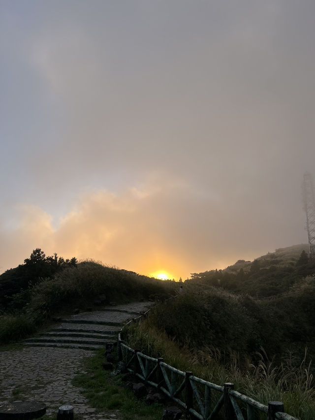 冷水坑-夢幻湖,嚐遍芒草與夕陽之美 冷水坑-夢幻湖,嚐遍芒草與夕陽之美