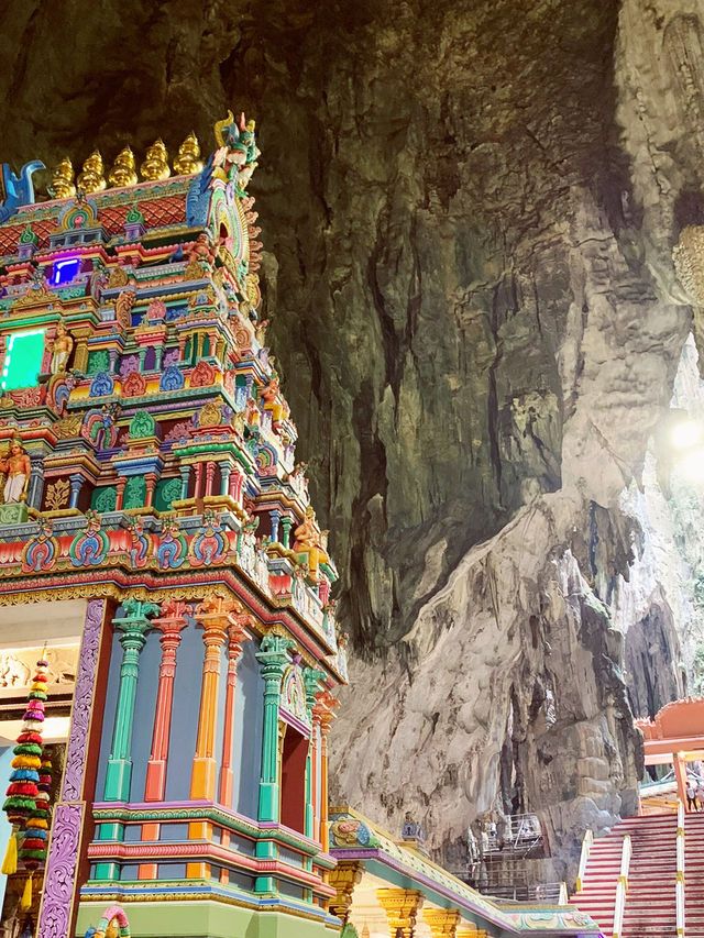 🌈 Batu Caves' Rainbow Staircase: Where Divine Beauty Meets 272 Colorful Steps to Heaven! 🕌 🌈 Batu Caves' Rainbow Staircase: Where Divine Beauty Meets 272 Colorful Steps to Heaven! 🕌