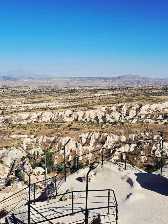 Wandering through the hills of Uçhisar ⛰️🐈