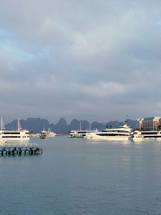 My first cruise at Halong Bay! 🛳️