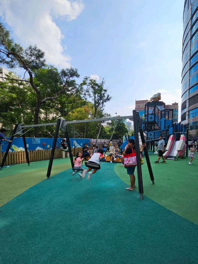 旺角市中心超長型公園任跑唔嬲