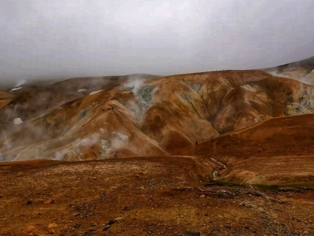 🌋💦 Hveravellir Geothermal Area – Iceland’s Fiery Oasis!