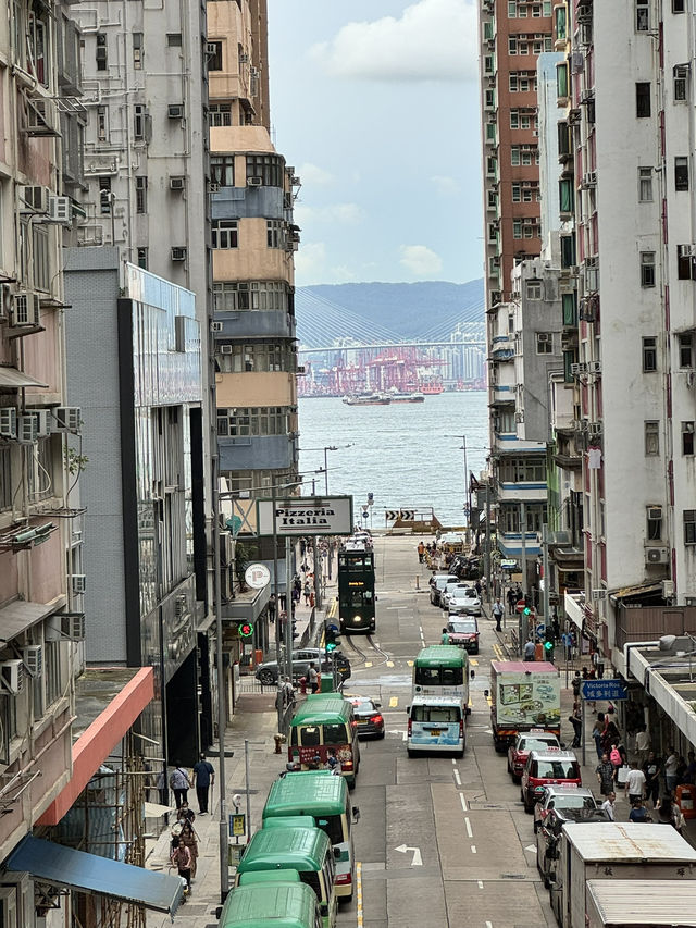 Modern City Pulse🌆 Modern City Pulse🌆