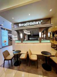 A popular Taichung eatery serving generous, meat-heavy donburi bowls with simple but tasty side dish