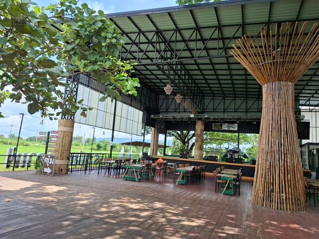 คาเฟ่บรรยากาศท้องทุ่ง @ ภูเขียว