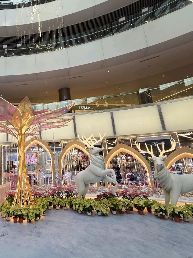 A Glistening Winter Realm at 1 Utama A Glistening Winter Realm at 1 Utama