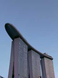 šøš¬ Singaporeās ArtScience Museum & Skyline View from Helix Bridge