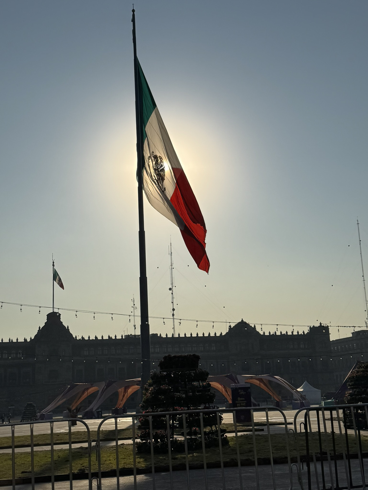 🇲🇽The first place I went to on my first trip to Mexico! Zocalo Square was even better than I imagined 🏛️