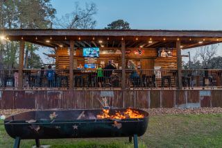 Two Creeks Crossing: Open-Air Bar, Modern Cabin Interior, Cabin Stay