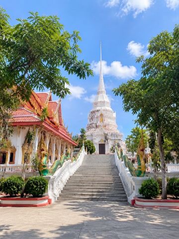 儂蓬諾寺（Wat Nong Phong Nok），位於佛統府 — 另一座值得親自前往體驗的美麗寺廟