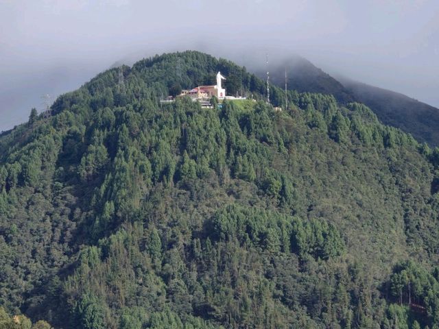 🇨🇴 高處見真章｜波哥大3100公尺聖山 Monserrate 登頂指南