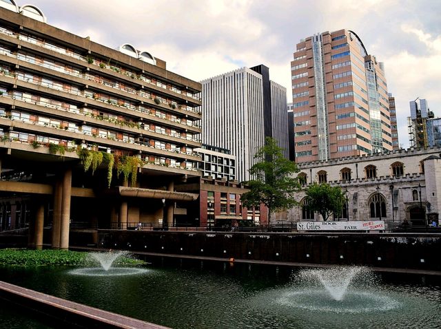 Barbican Centre: London's Cultural Epicenter
🇬🇧