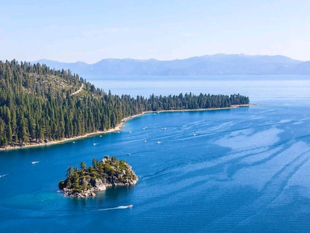 Lake Tahoe: A stunning alpine lake in California!