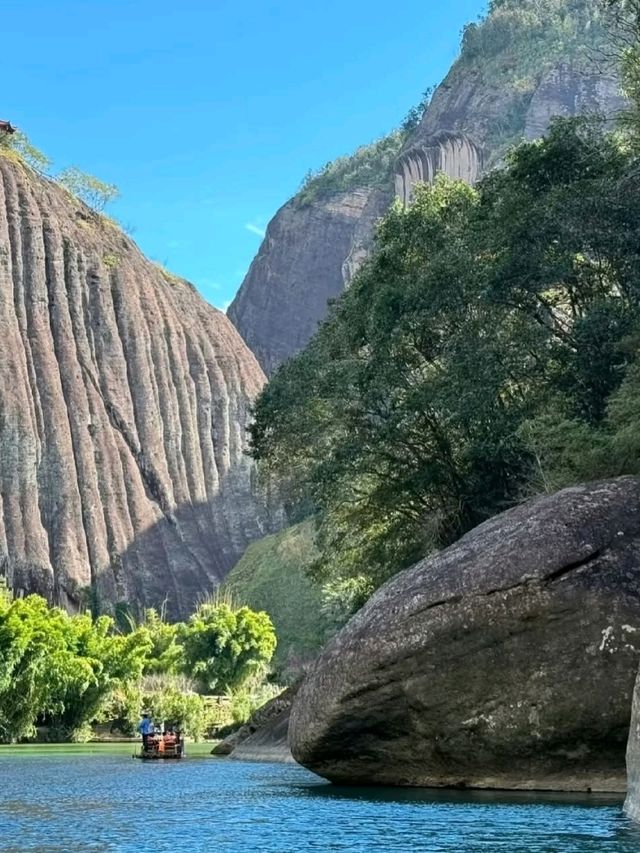 ⛰️ Wuyi Mountain – Misty Peaks and Ancient Paths in Fujian