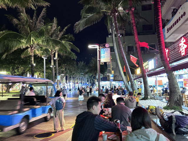 Seafood 🦀and night vibe at Wailingding Island 🌴