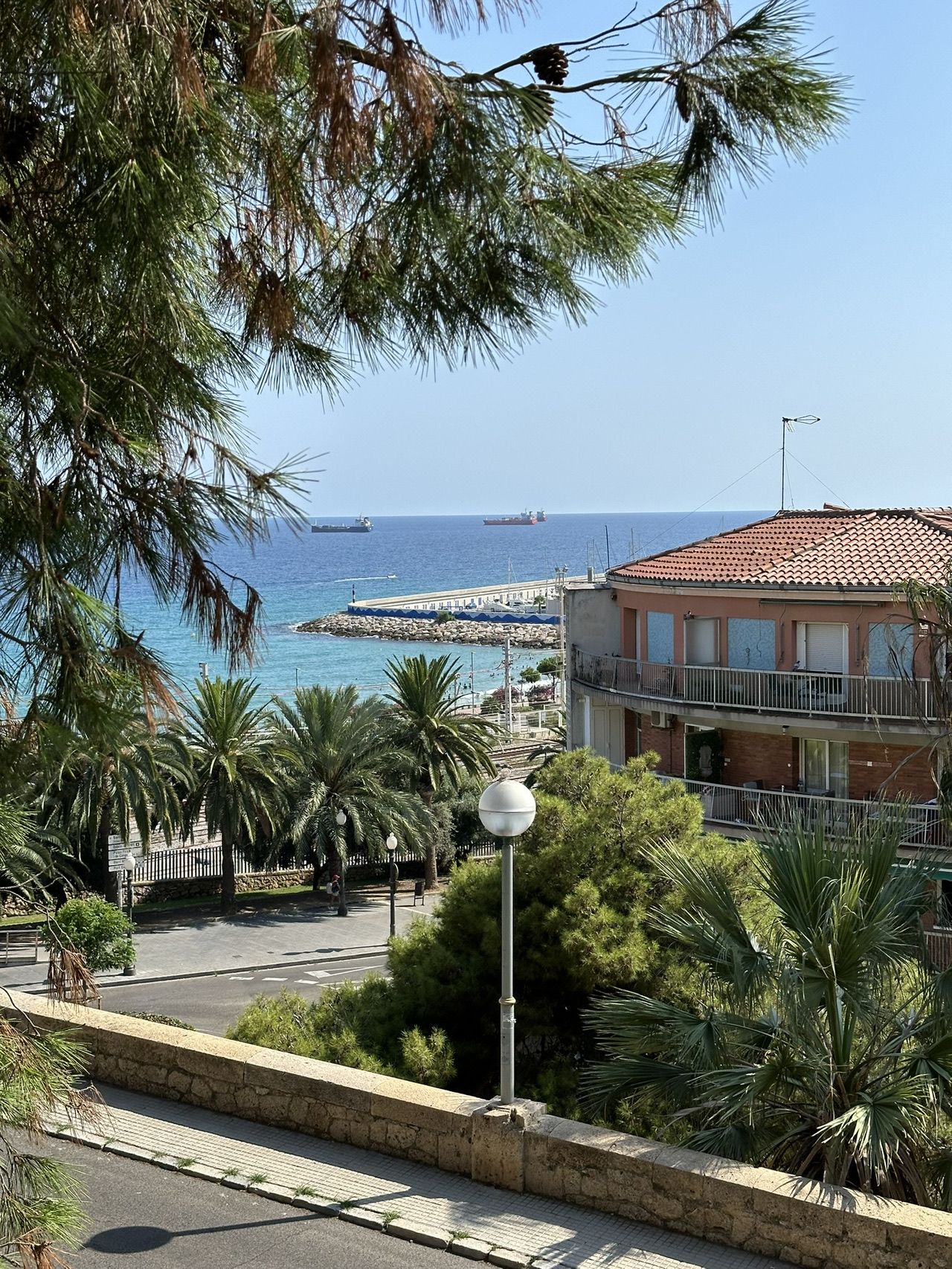 Sun, Sea, and Insta Views: Tarragona’s Coastal Stroll