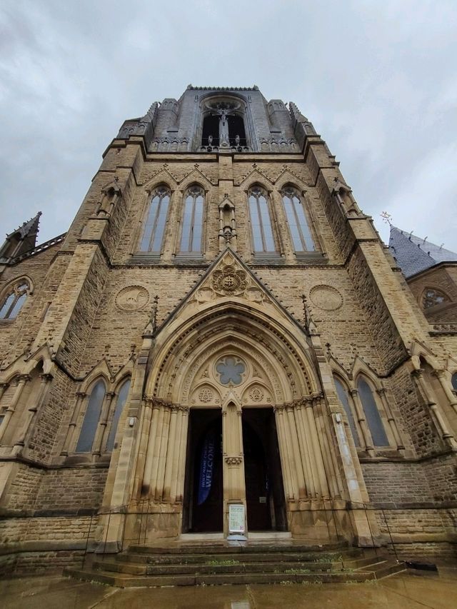The Holy Name Church: Gothic Majesty Framed in Light 📸🕍