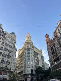 Valencia: Walls That Speak – Street Art & Urban Vibes 🎨🌆✨