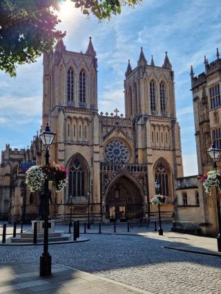 Bristol Cathedral: A Must-See Gothic Gem in the Heart of Bristol ✨