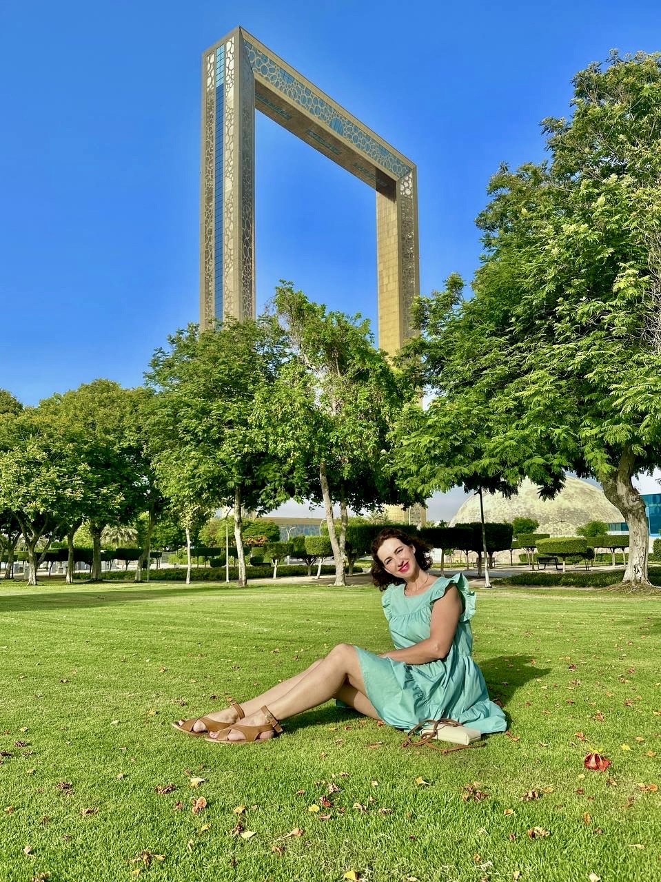 Dubai Frame: Two Sides of Dubai 🌇