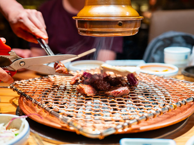 Seoul, a culinary journey of grilled meat and cherry blossoms!