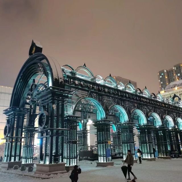 哈爾濱冰雪景點：音樂長廊雪人、聖索菲亞大教堂、中央大街，不冷哈哈！