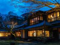 🎨 箱根アートツアー：地元の美術館や伝統工芸展を探索！🖼️