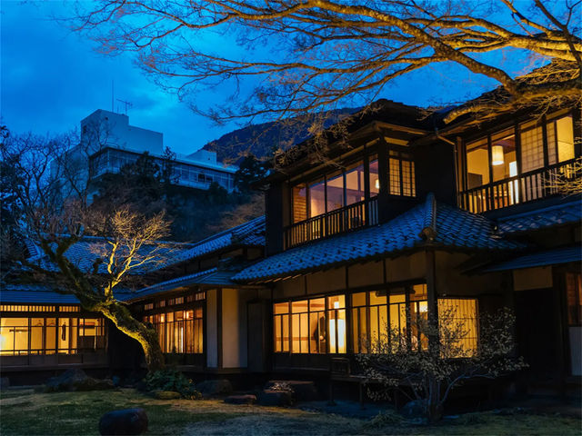 🎨 箱根アートツアー：地元の美術館や伝統工芸展を探索！🖼️