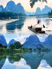 漓江的美景美不勝收 划著竹筏品味大自然的美景