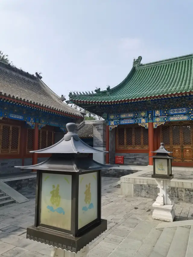 Visiting the Prince Gong's Mansion