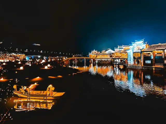 Lizhuang Ancient Town | The moonlight turns into a floating island