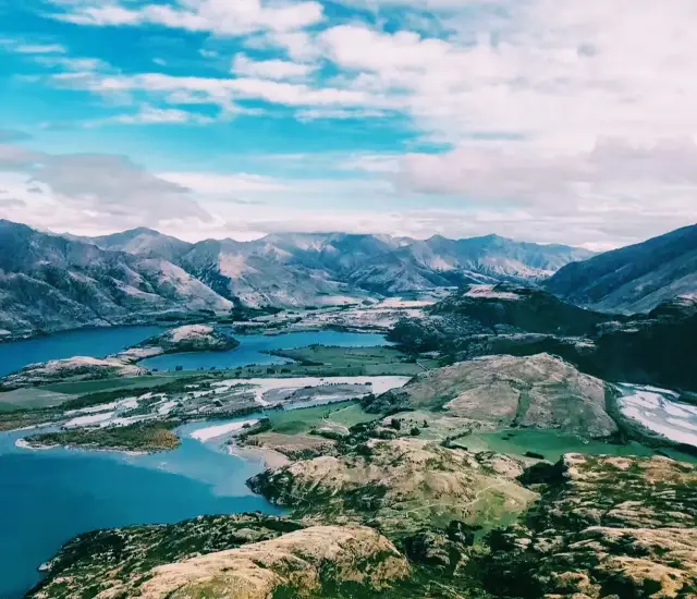 Every second is a scene at Lake Wakatipu in Queenstown, New Zealand