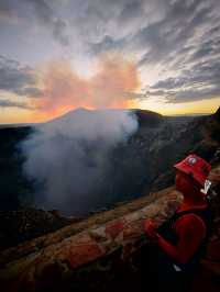 駕車去看滾燙的火山，在馬薩亞火山實現了