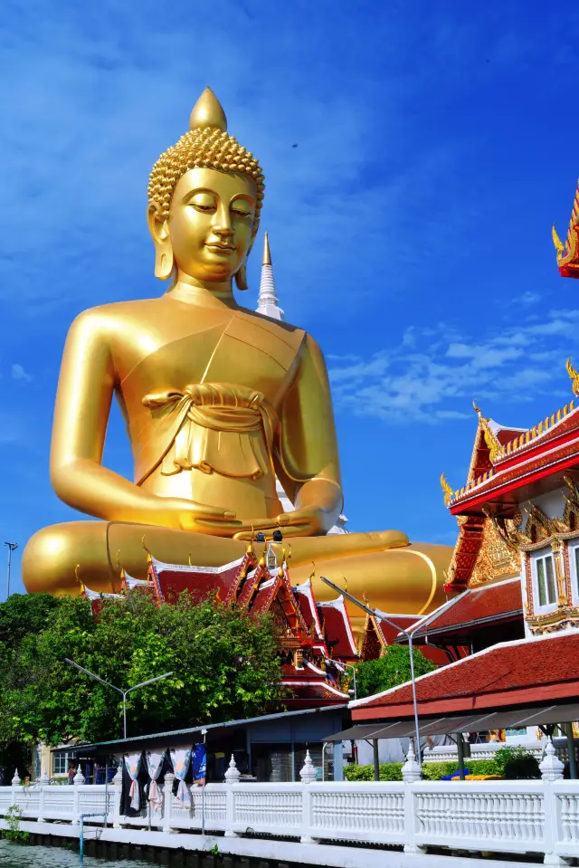 Checking in at Thailand's New Landmark | The Great Buddha of Wat Hua Lamphong in Bangkok