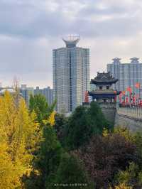 When visiting Xi'an, one must surely make a trip to the Xi'an City Wall, right?