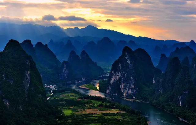 แนะนำสถานที่ท่องเที่ยวที่ไม่ค่อยมีคนรู้จัก - เขาเซียงกง