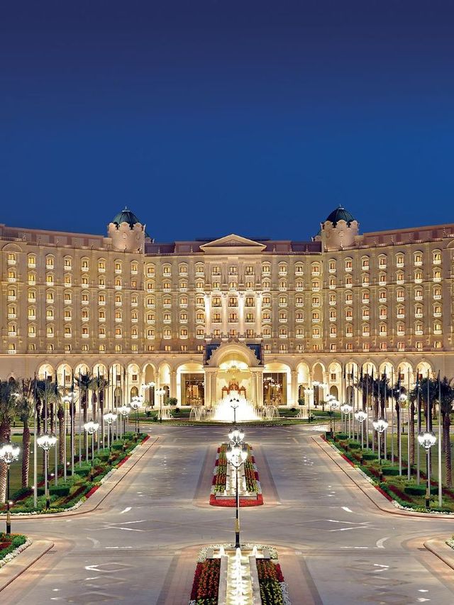 🌟 Luxe Oasis in Riyadh: Ritz-Carlton's Royal Retreat 🌟