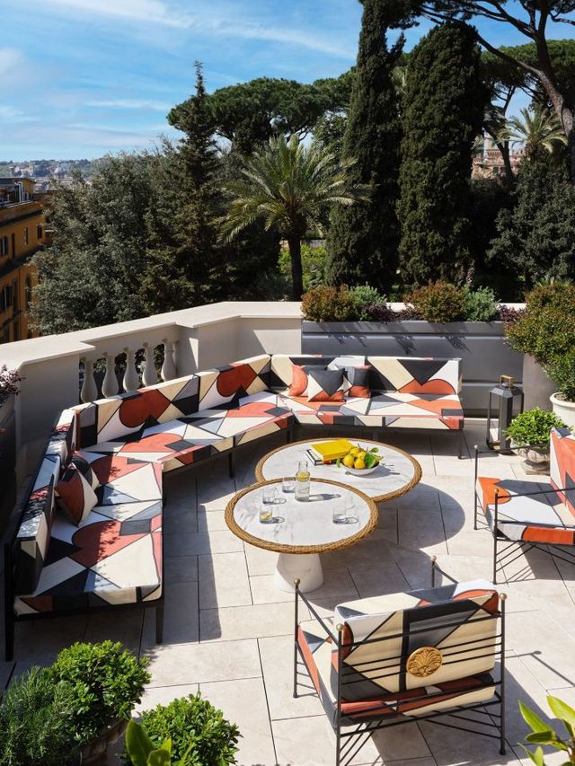 🌟 Rome's Chic Retreat: W Rome's Urban Elegance 🌟
