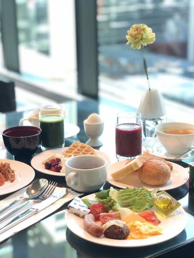 Tokyo's Cozy Corner: Oakwood Premier 🏙️✨