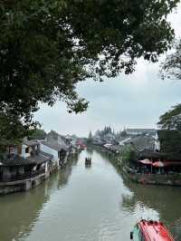 枫泾古鎮（上海金山）枫泾古鎮，位於上海西南，隸屬於上海市金山區，地處滬浙五區（縣）十鎮（鄉）交界。